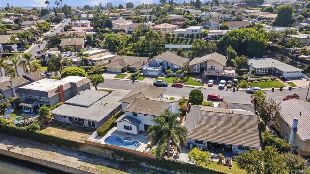 Detail Gallery Image 38 of 39 For 930 N Holly Glen Dr, Long Beach,  CA 90815 - 5 Beds | 4/1 Baths