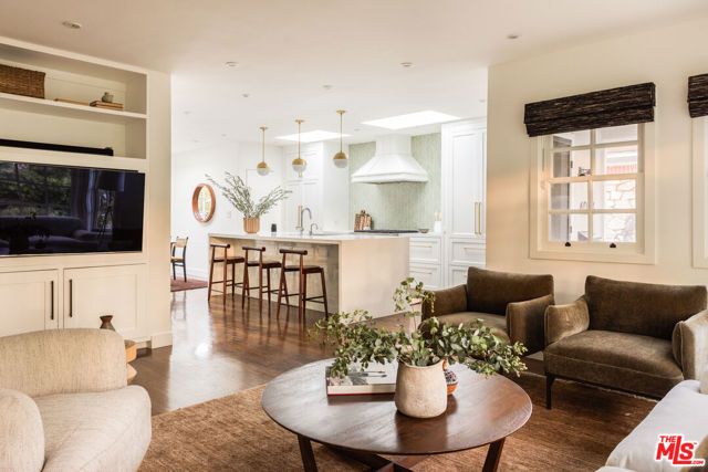4046 Wasatch Avenue, Los Angeles CA: https://media.crmls.org/mediaz/859eea83-19a2-44c6-b905-1346bbf1092e.jpg