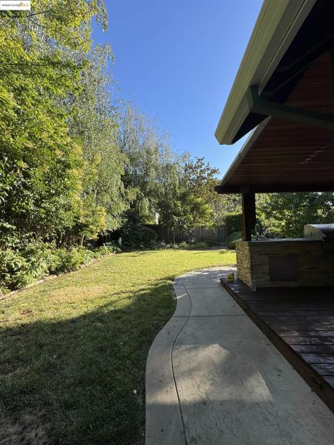 8 Juniper Way, Moraga CA: https://media.crmls.org/mediaz/859f3f73-269e-41cc-a3b6-90e9772d668b.jpg