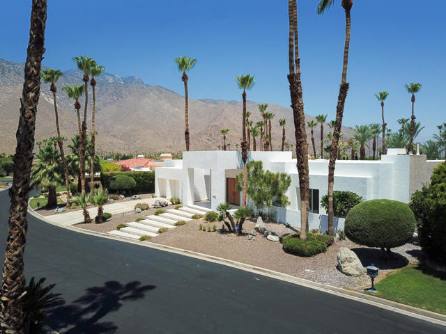 64910 Montevideo Way, Palm Springs CA: https://media.crmls.org/mediaz/859f4dc2-b93b-4c31-b63e-ca8ff25aff5e.jpg