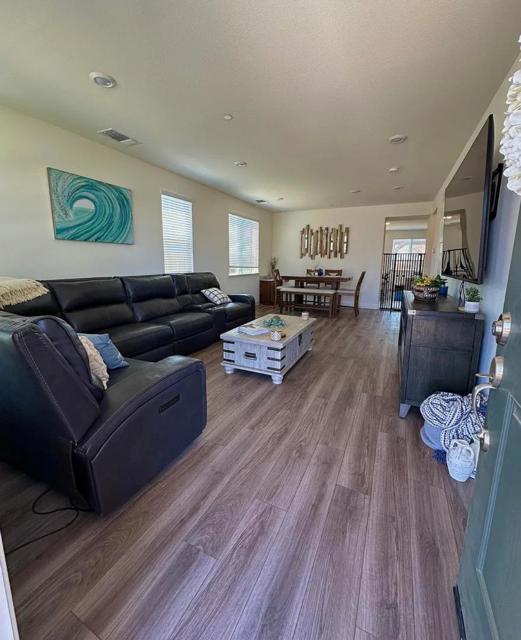 688 Sacramento Way, Hollister CA: https://media.crmls.org/mediaz/859f5217-3274-49a2-9173-b8238e610e10.jpg