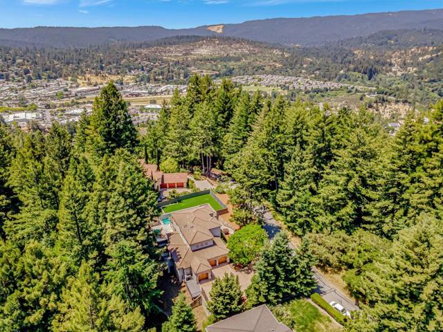 18 Ridgecrest Lane, Scotts Valley CA: https://media.crmls.org/mediaz/85a00983-c3ac-477f-9c62-6973b946836c.jpg