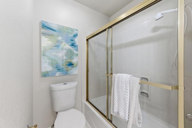 1040 Continentals Way, Belmont CA: https://media.crmls.org/mediaz/85a01386-8eda-4675-aec0-a2c1c0b972e0.jpg