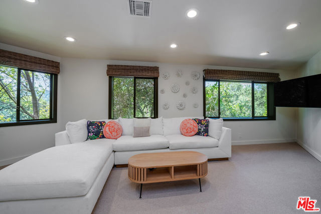 3000 Cornwall Drive, Glendale CA: https://media.crmls.org/mediaz/85a02f67-7d9f-4167-b297-af1a79a169ba.jpg
