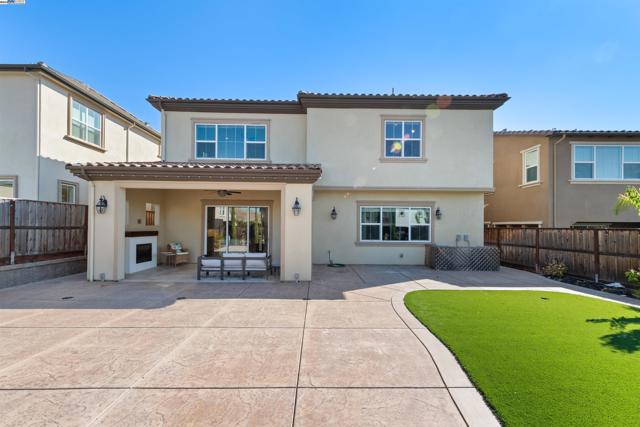 7152 Aubrey Way, Dublin CA: https://media.crmls.org/mediaz/85a060ff-4c4c-431e-b6f4-3e80682d6de3.jpg