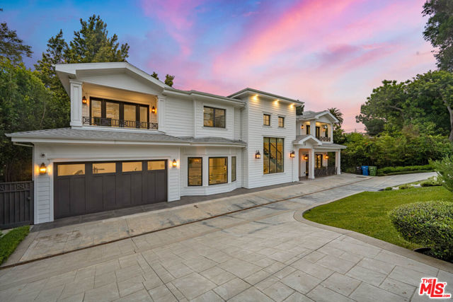 126 N Canyon View Drive, Los Angeles CA: https://media.crmls.org/mediaz/85a0d9db-159a-467f-bb04-15fc9a326413.jpg