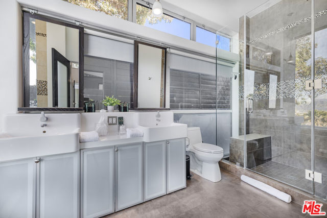 7275 Mulholland Drive, Los Angeles CA: https://media.crmls.org/mediaz/85a0dcd7-5882-4e6c-a4c8-f831d1a7d4da.jpg