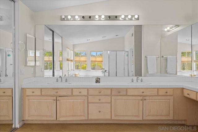 445 De Anza Court, Oceanside CA: https://media.crmls.org/mediaz/85a11f5c-7ec9-44ad-8ad2-e2f23e6f8956.jpg