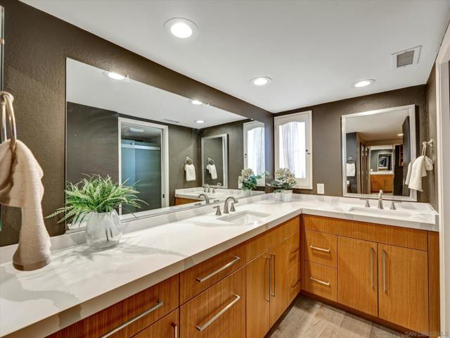 8995 Via Andar, San Diego CA: https://media.crmls.org/mediaz/85a194eb-677b-4e30-9a95-b2c784df2d9e.jpg