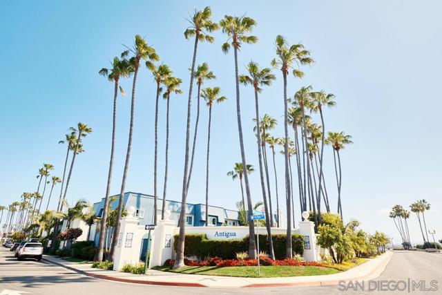 105 Antigua Ct, Coronado CA: https://media.crmls.org/mediaz/85a2f52c-7208-432a-98c6-cd03d874e90d.jpg