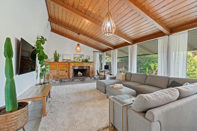 9835 Edgelake Dr, La Mesa CA: https://media.crmls.org/mediaz/85a304ae-9770-4bfd-9571-51727fa64e21.jpg