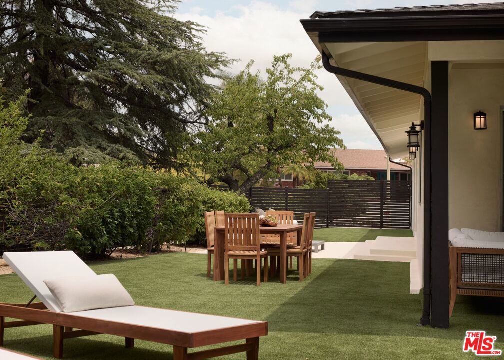 15674 Royal Ridge RoadSherman Oaks img 8