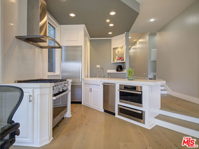 7800 Veragua Drive, Playa del Rey CA: https://media.crmls.org/mediaz/85a3daf9-159e-4e8d-a475-a55aea71d2ea.jpg