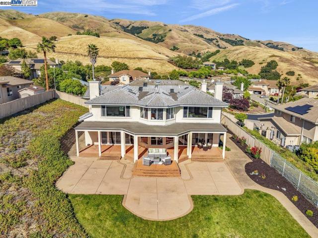 48912 Crown Ridge Cmn, Fremont CA: https://media.crmls.org/mediaz/85a40ca1-21d4-4d2b-957c-9a5dc8ab75a4.jpg