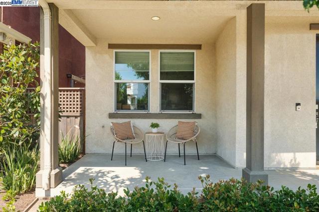 218 Stratus Cmn, Livermore CA: https://media.crmls.org/mediaz/85a47914-d7f6-443d-ae43-18c7edb35e47.jpg