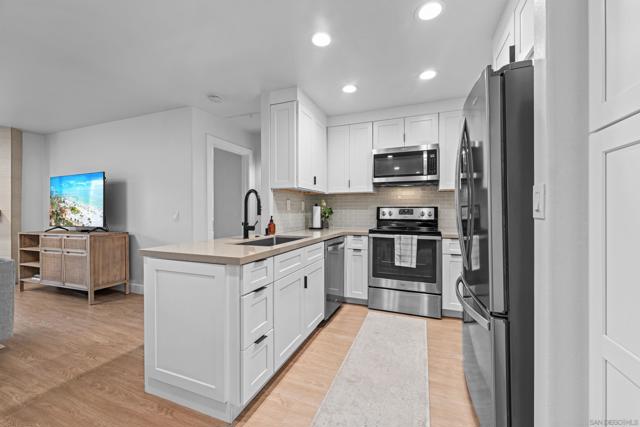 510 Camino De La Reina, San Diego CA: https://media.crmls.org/mediaz/85a57086-ba42-404d-95ca-005fe73e9ed1.jpg