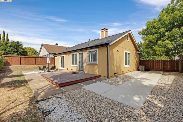 106 Fieldstone Way, Vallejo CA: https://media.crmls.org/mediaz/85a5b01e-8f06-4dbb-a4dc-3ad54181b506.jpg