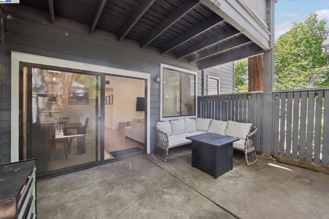 7104 Cross Creek Cir, Dublin CA: https://media.crmls.org/mediaz/85a66e71-8d42-4e1c-bc7e-282390ec40ce.jpg