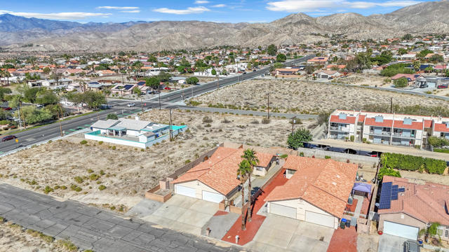 66550 San Diego Dr Drive, Desert Hot Springs CA: https://media.crmls.org/mediaz/85a6ad98-d9c5-44ea-995f-6af79b6284c0.jpg