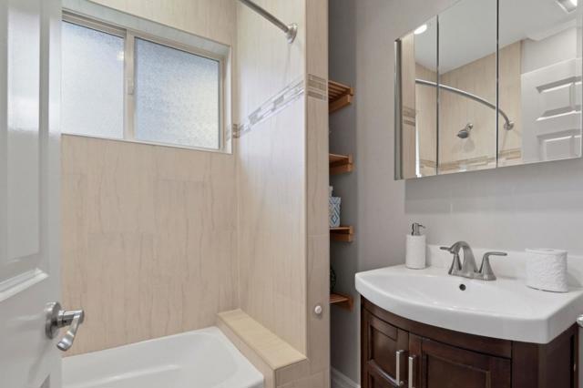 12387 Stonebrook Drive, Los Altos Hills CA: https://media.crmls.org/mediaz/85a7cd08-572f-4977-836a-41273704ae3d.jpg