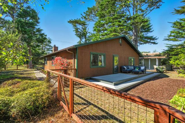 430 Marine Boulevard, Moss Beach CA: https://media.crmls.org/mediaz/85a838fa-411e-45cf-8915-12a04484177d.jpg