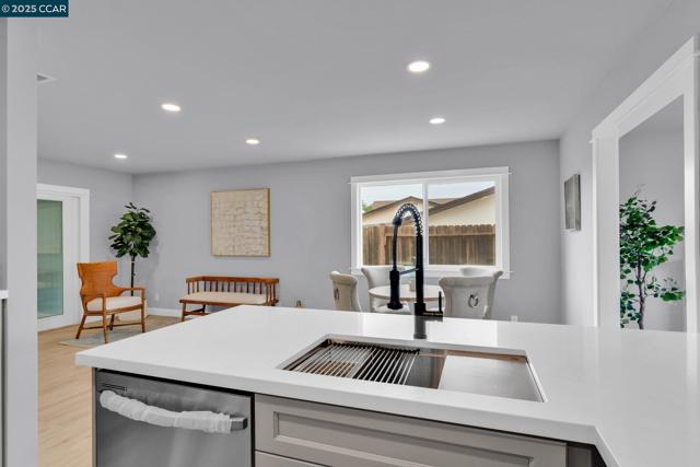 206 Princeton Ave, Vallejo CA: https://media.crmls.org/mediaz/85a88c2b-3dc1-46e0-97f1-482deb265638.jpg