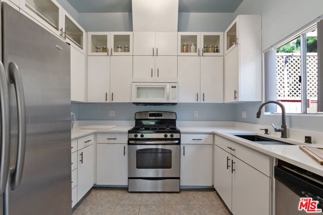 2160 Lake Shore Avenue, Los Angeles CA: https://media.crmls.org/mediaz/85a8aee3-a913-4a36-bc11-3485c4e6b392.jpg