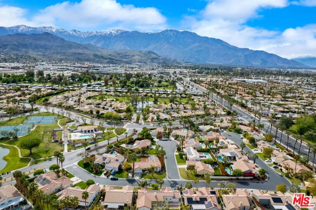 69385 Avenida De Las Montanas, Cathedral City CA: https://media.crmls.org/mediaz/85a8c0e2-1bf7-4484-bb4d-fb9a1b0d00cc.jpg