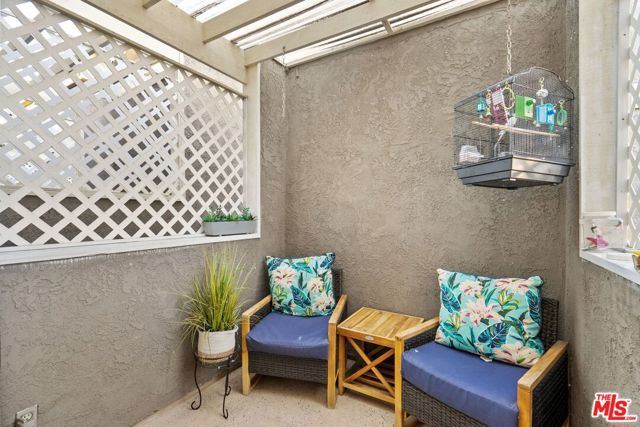 2231 Montrose Avenue, Montrose CA: https://media.crmls.org/mediaz/85a8f959-add0-4064-9355-d5da40d515e5.jpg