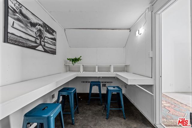 666 Marr Street, Venice CA: https://media.crmls.org/mediaz/85a90f85-6500-47ab-bd73-0848e6eb93bc.jpg