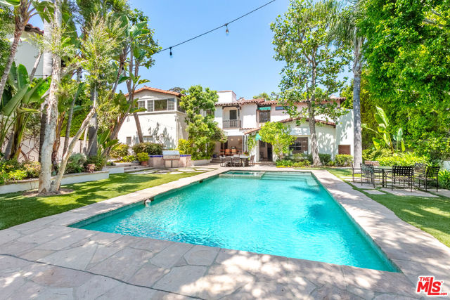 627 N Alta Drive, Beverly Hills CA: https://media.crmls.org/mediaz/85a93d78-ac4a-48f6-9f7d-37bfccf8bae9.jpg