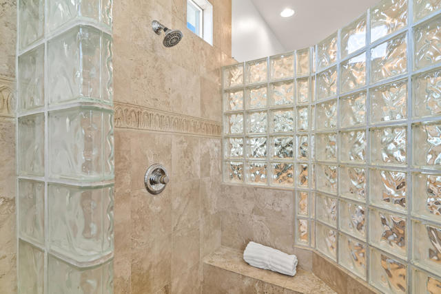 80030 Via Valerosa, La Quinta CA: https://media.crmls.org/mediaz/85a9695a-1334-4f8b-a2a2-5c7b4c8ea2f7.jpg