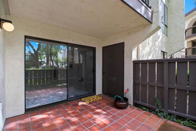 39975 Cedar Boulevard, Newark CA: https://media.crmls.org/mediaz/85a96d34-c7d4-4490-bab0-39ed6146157d.jpg