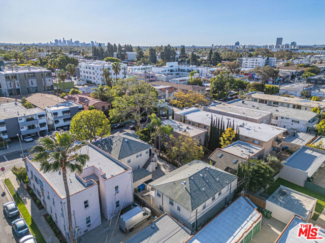 745 -747 1/4 N Hayworth Avenue, Los Angeles CA: https://media.crmls.org/mediaz/85a98166-b93c-45c3-bb79-526d66aaae56.jpg