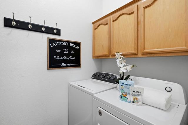 416 Lee Avenue, Half Moon Bay CA: https://media.crmls.org/mediaz/85a9f400-e93e-4c9e-b4ca-5f723bc0eedf.jpg