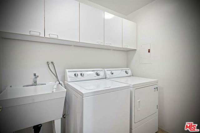 15500 W Sunset Boulevard, Pacific Palisades CA: https://media.crmls.org/mediaz/85aa2f2e-1951-49c5-9223-5e14bf7365e2.jpg