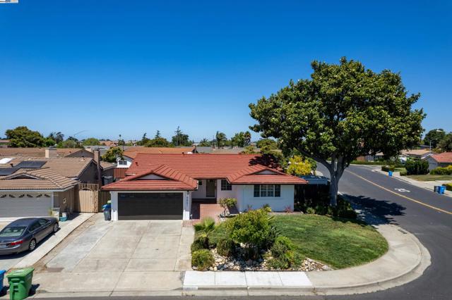4501 Alice Way, Union City CA: https://media.crmls.org/mediaz/85aa33cc-f67c-4e72-8704-dc20fc8d8846.jpg
