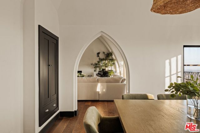 6 Bed Home for Sale in Los Angeles, California