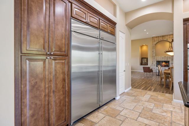 352 Crest Lake Drive, Palm Desert CA: https://media.crmls.org/mediaz/85aa93ca-4f01-4690-aeb3-0bb3c1087318.jpg