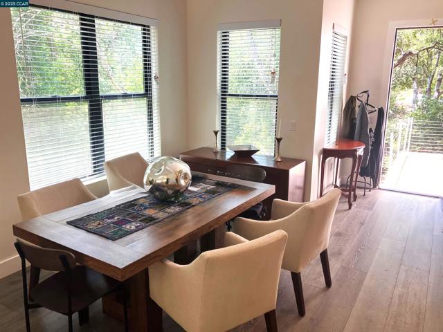 6 Linda Vista, Orinda CA: https://media.crmls.org/mediaz/85aaeb97-3e91-4370-835d-d037d1fdeac6.jpg