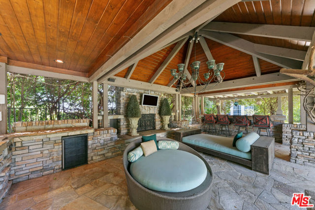 13418 Nightsky Drive, Camarillo CA: https://media.crmls.org/mediaz/85aaf2f6-c3e9-42b6-8752-0b82b2b796fb.jpg