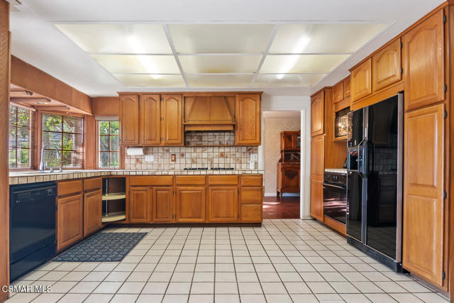 379 Greenway Avenue, Newbury Park CA: https://media.crmls.org/mediaz/85aafde1-3c4a-4d3e-9285-636081da2e0a.jpg