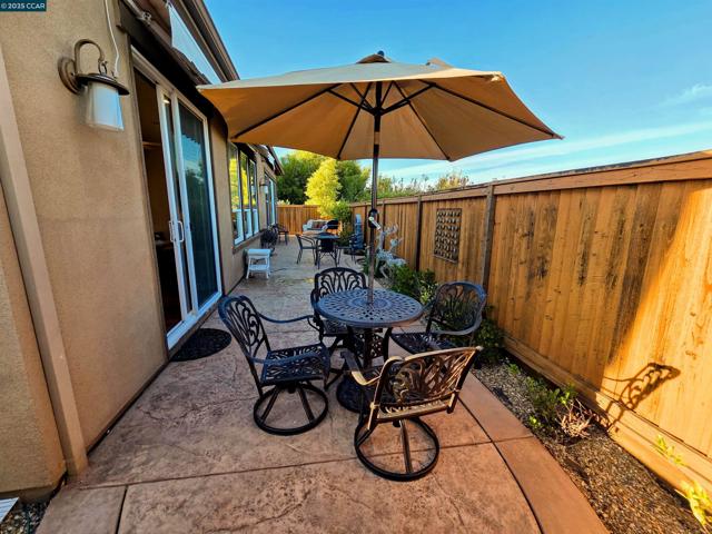 1735 Veneto Ln, Brentwood CA: https://media.crmls.org/mediaz/85ab862a-90bf-4474-9dc8-03b5911d0346.jpg