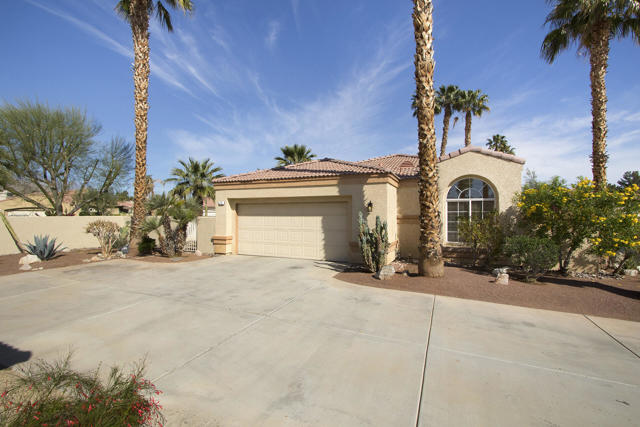 5 Novato Terrace, Rancho Mirage CA: https://media.crmls.org/mediaz/85abe111-4c4e-4c65-beab-57804263d810.jpg