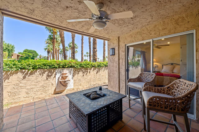 73438 Foxtail Lane, Palm Desert CA: https://media.crmls.org/mediaz/85abe999-b9f6-4159-a6f6-f0a0188c41ec.jpg