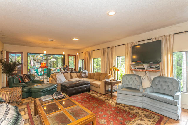 1400 Park Drive, Ojai CA: https://media.crmls.org/mediaz/85ac7dc4-699f-4eee-b8b6-3bc69f22929f.jpg