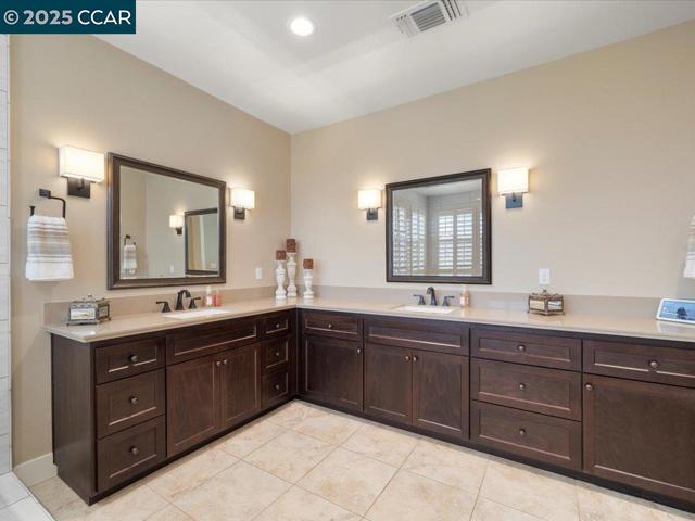 1927 Vintage Cir, Brentwood CA: https://media.crmls.org/mediaz/85ac99b8-ec40-4f35-90d2-fdecc2453c3f.jpg