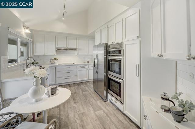 3288 Terra Granada Dr, Walnut Creek CA: https://media.crmls.org/mediaz/85acdc42-a2ea-4d6a-8a5e-1c389022920b.jpg