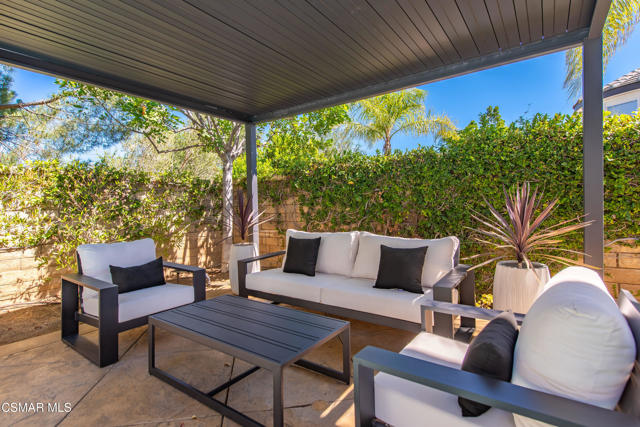 976 Blackbourne, Oak Park CA: https://media.crmls.org/mediaz/85ad5e5a-6a19-4c21-a7d3-7287a6ff952c.jpg