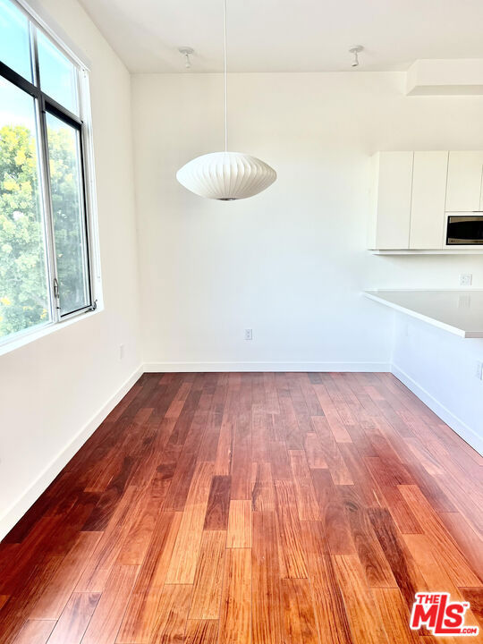1200 N Sweetzer Avenue, West Hollywood CA: https://media.crmls.org/mediaz/85ad7652-8e4f-4ea3-bcc5-79e145c2ddda.jpg